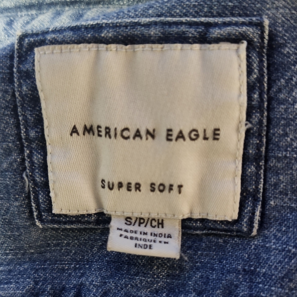 Soft Demin American Eagle Casual Button-Down - Small/Medium - Picture 3 of 10